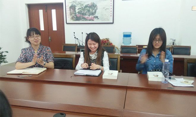 外國語學院2013學生黨支部召開“兩學一做”理論學習交流會