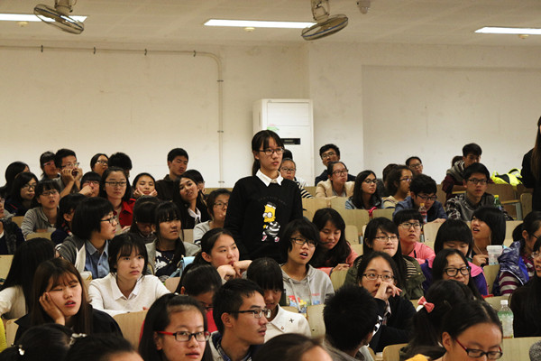 【外國語學(xué)院新生導(dǎo)航系列講座】Learn to learn--外國語學(xué)院院長與14級學(xué)生親密接觸