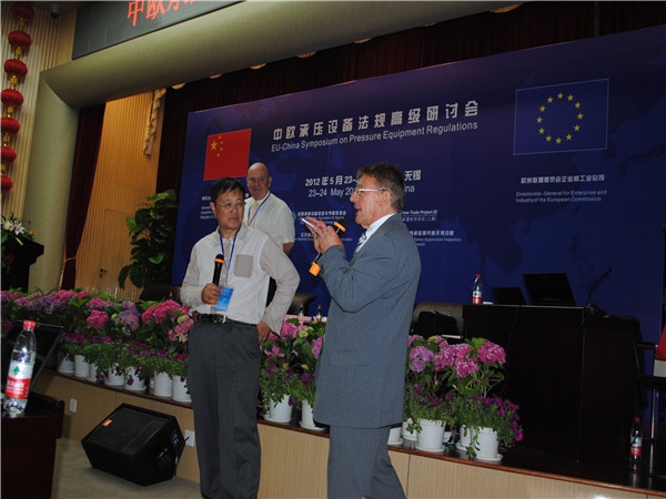 我校楊祖憲老師為中歐國際會議擔任首席翻譯