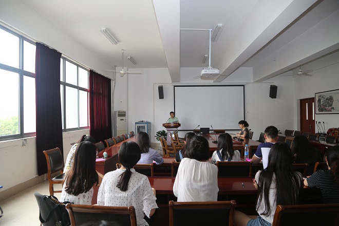 牢記豐功偉績，永遠跟黨走