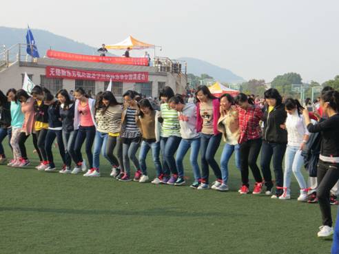 外國語學院成功舉行第十屆趣味運動會暨首屆“疾風追夢”團隊接力比賽