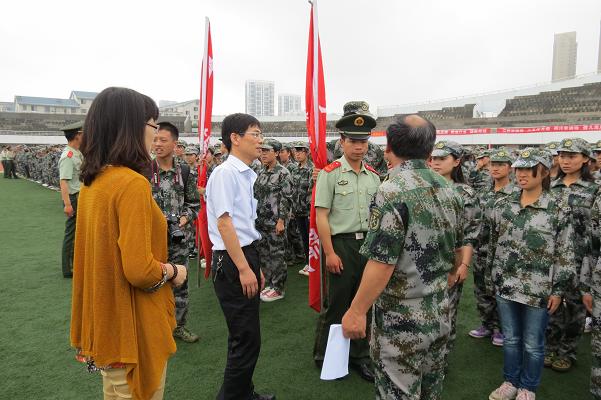 外國語學院領導親切慰問軍訓教官及2013級軍訓學生
