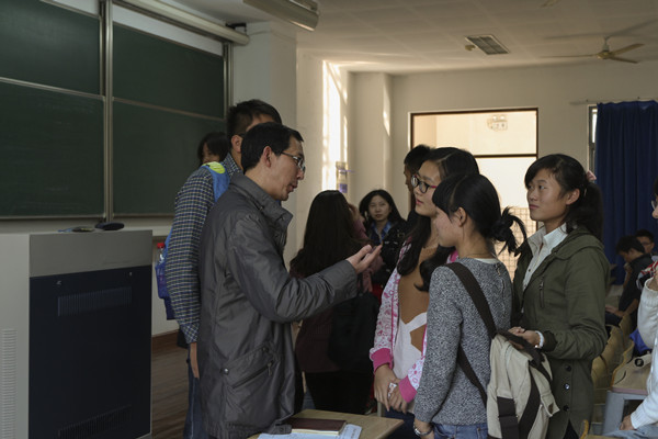 【外國語學(xué)院新生導(dǎo)航系列講座】Learn to learn--外國語學(xué)院院長與14級學(xué)生親密接觸